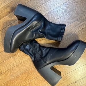 Chic Black Platform Heeled Boots